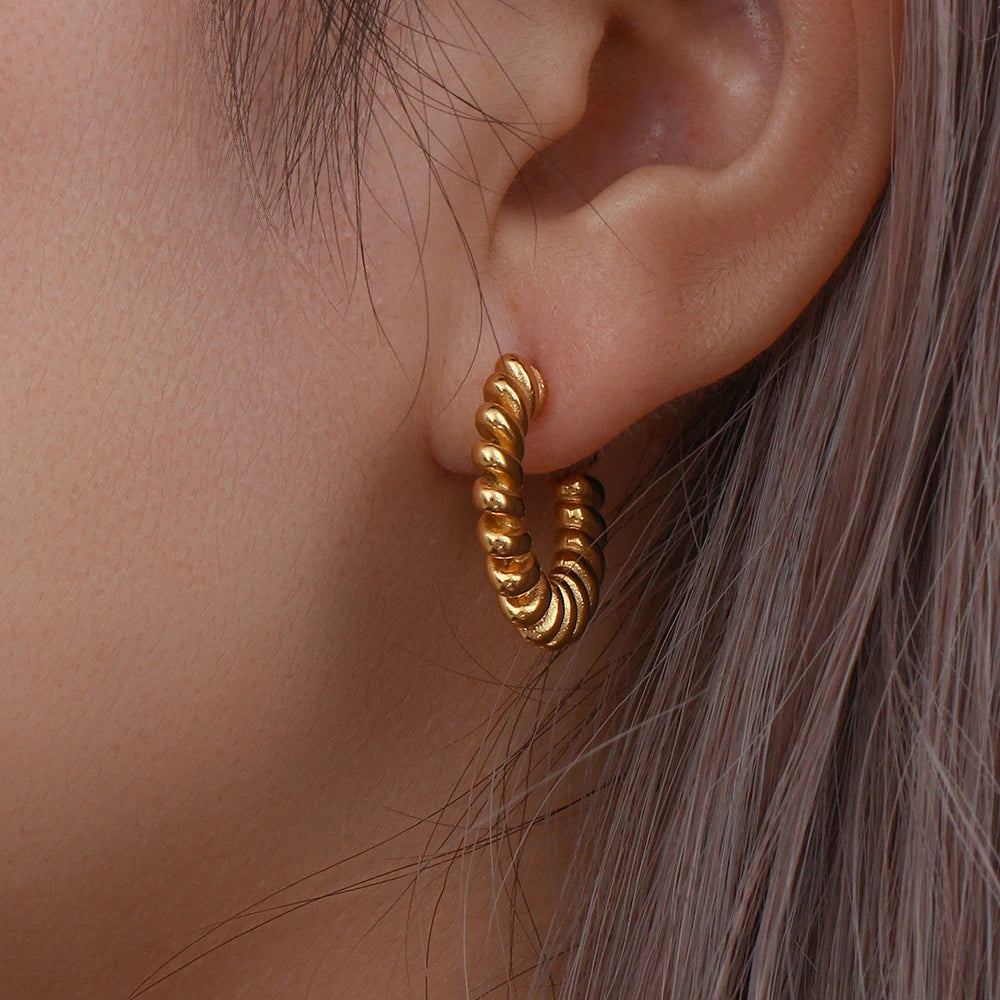 Pendientes de Aro Dorados con Textura Trenzada Pendientes 04 CELINAH 